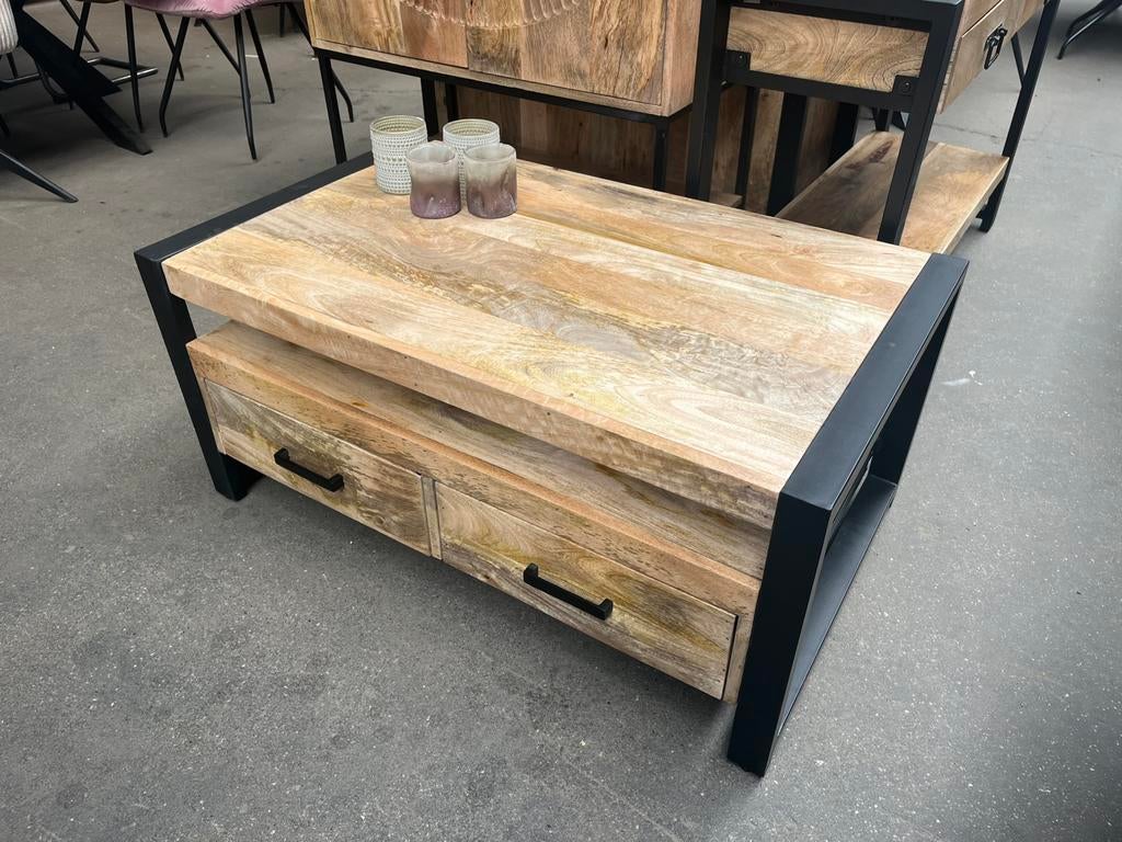 Magazijn leegverkoop salontafel Britt mangohout metaal zwart, Huis en Inrichting, Woonaccessoires | Overige, Nieuw, Ophalen of Verzenden