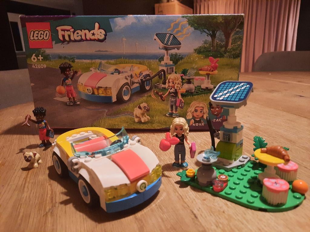 Lego friends elektrische auto en oplaadpunt, Ophalen of Verzenden, Zo goed als nieuw, Complete set, Lego
