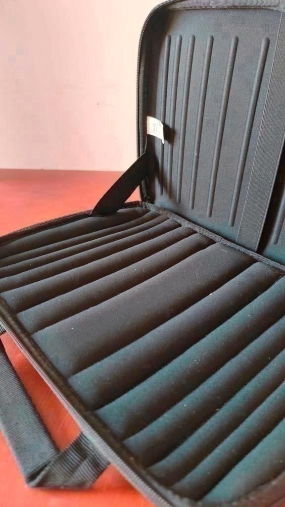 TOPSTAAT Case Logic QNS113 laptop hard case tas hoes 13,3", Computers en Software, Laptophoezen, Ophalen of Verzenden, 13 inch