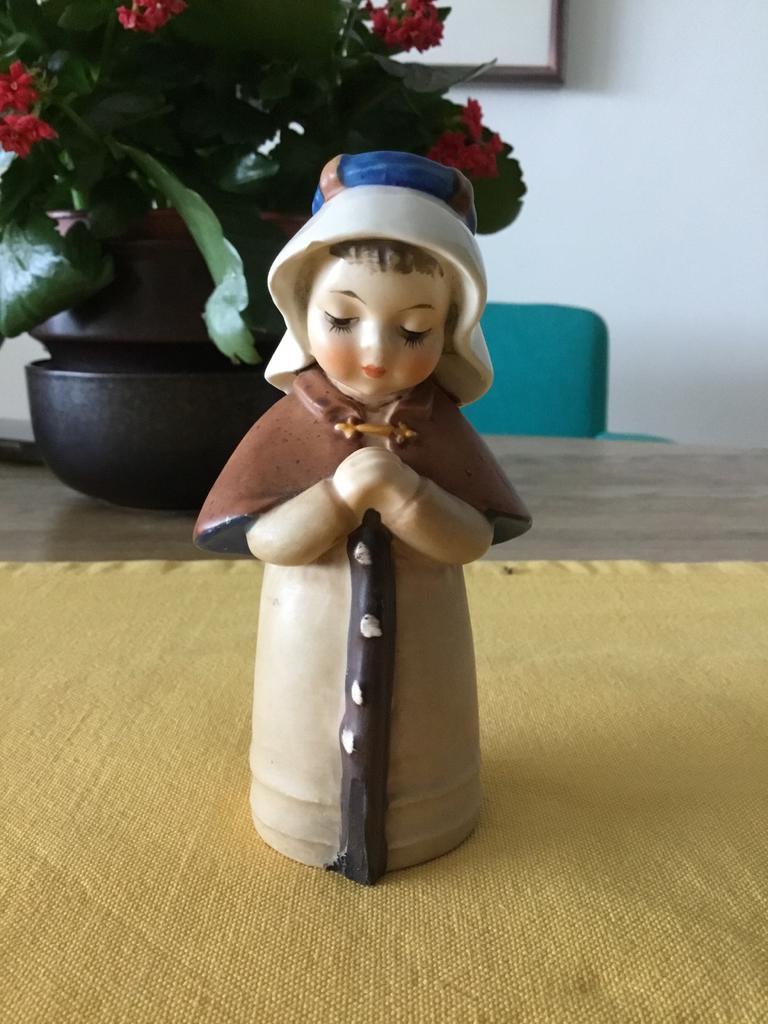 Goebel beeldje Rob413/E, Antiek en Kunst, Antiek | Porselein, Ophalen of Verzenden