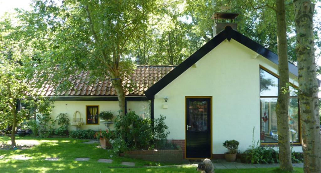Te huur: Vakantiehuisje aan het water in Noord-Groningen (2, Vakantie, Vakantiehuizen | Nederland, Internet, 1 slaapkamer, Chalet, Bungalow of Caravan