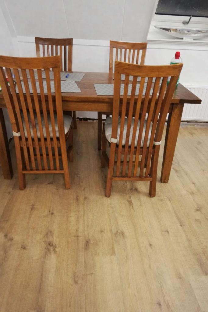 Houten eethoek met 4 stoelen, Ophalen, Gebruikt, 4 tot 6 stoelen