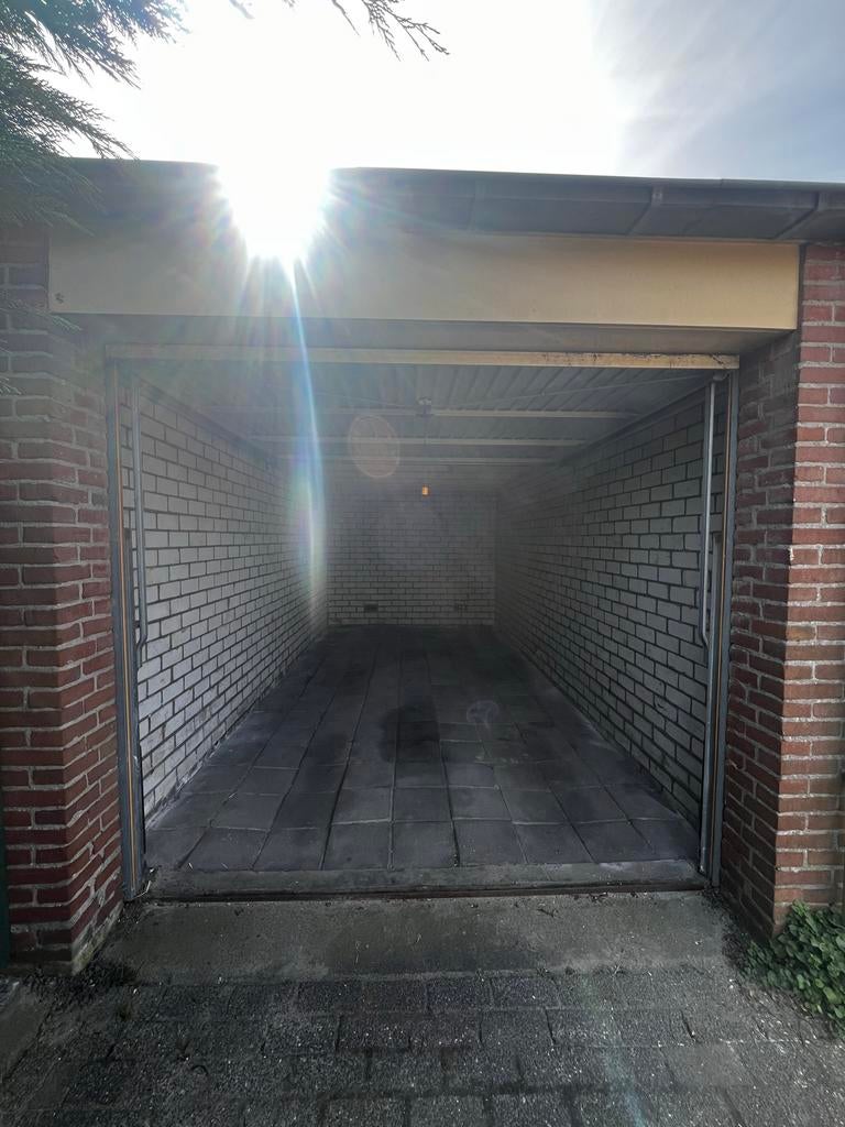 Garage te huur in Barendrecht met extra opslag