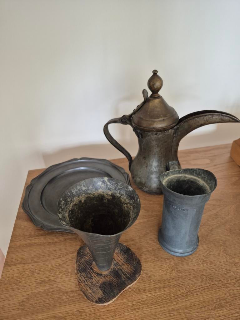 6 stuks oud tin: schotel, trechter, kan en beker, Ophalen of Verzenden