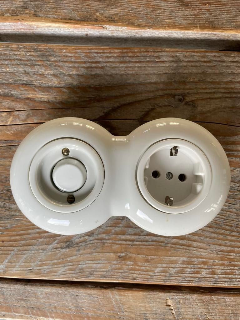 Porseleinen retro stopcontact met schakelaar, Ophalen of Verzenden, Gebruikt, Stopcontact