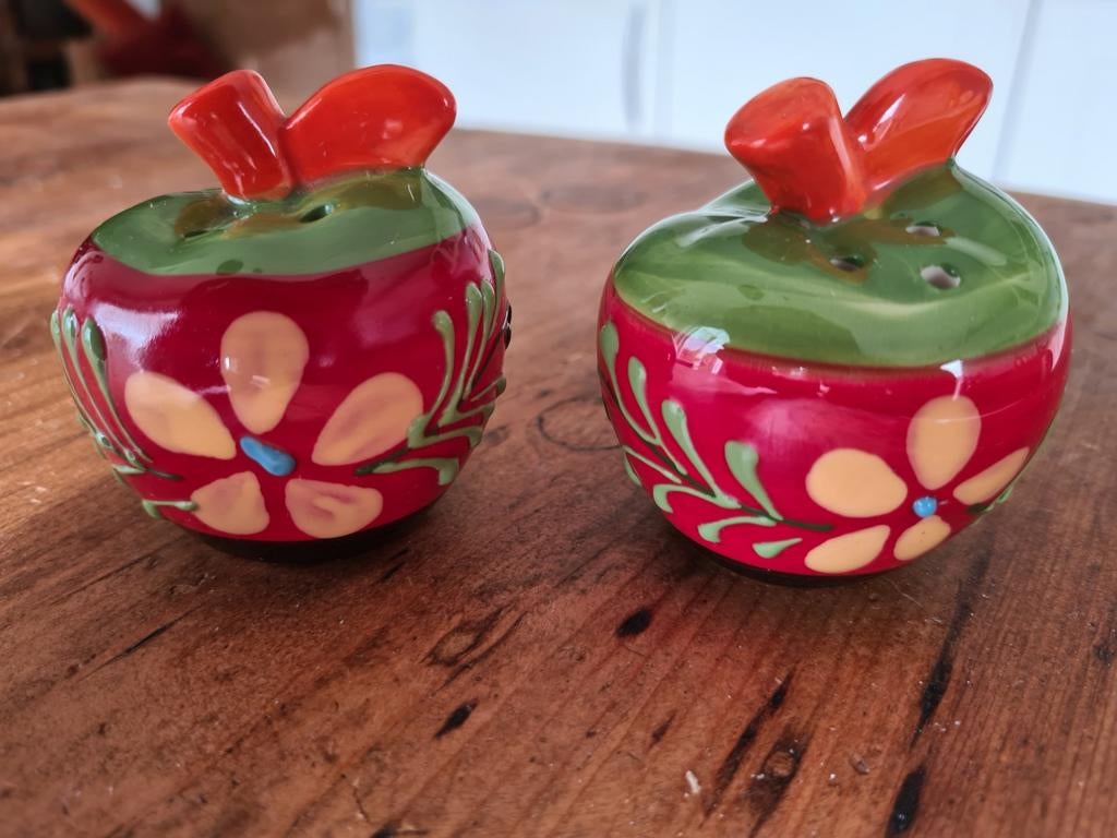 Spaans peper en zoutstel, appelvorm., Huis en Inrichting, Keuken | Servies, Ophalen of Verzenden, Overige stijlen, Overige typen
