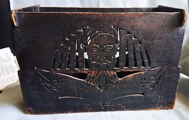 Amsterdamse school magazine houder, Ophalen