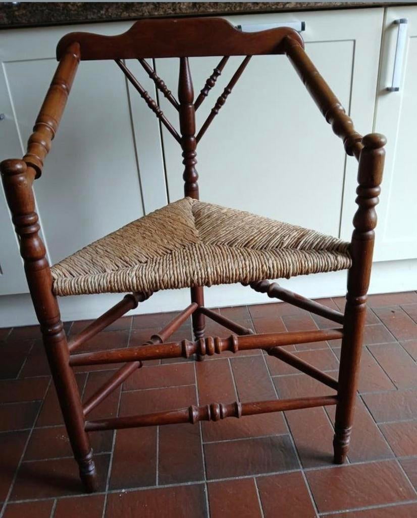 Antiek hoekstoeltje, driepoot, eyecatcher!, Antiek en Kunst, Antiek | Meubels | Stoelen en Banken, Ophalen