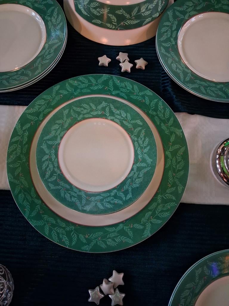 Kerstservies wit met groene decorand, 6 delig 25 euro, Diversen, Kerst, Ophalen, Zo goed als nieuw