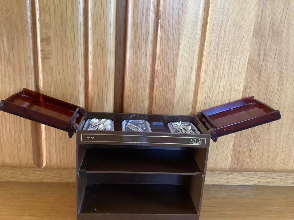 Sindy keukentrolley met bestek,vintage, Ophalen of Verzenden, Gebruikt, Poppenhuis