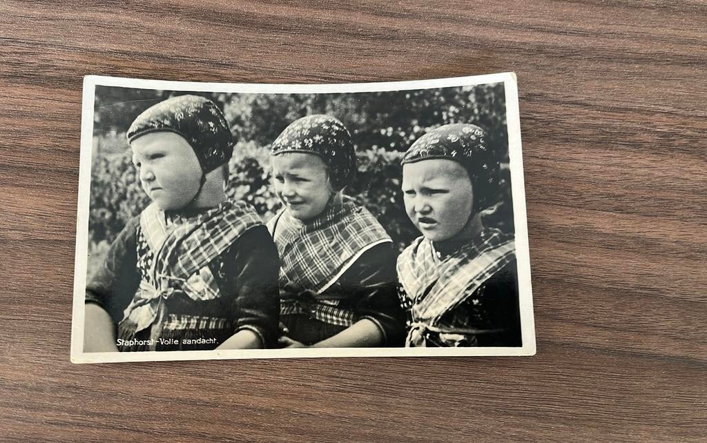 Staphorst kinderen in klederdracht, Verzamelen, Ophalen of Verzenden, 1920 tot 1940, Gelopen, Overijssel
