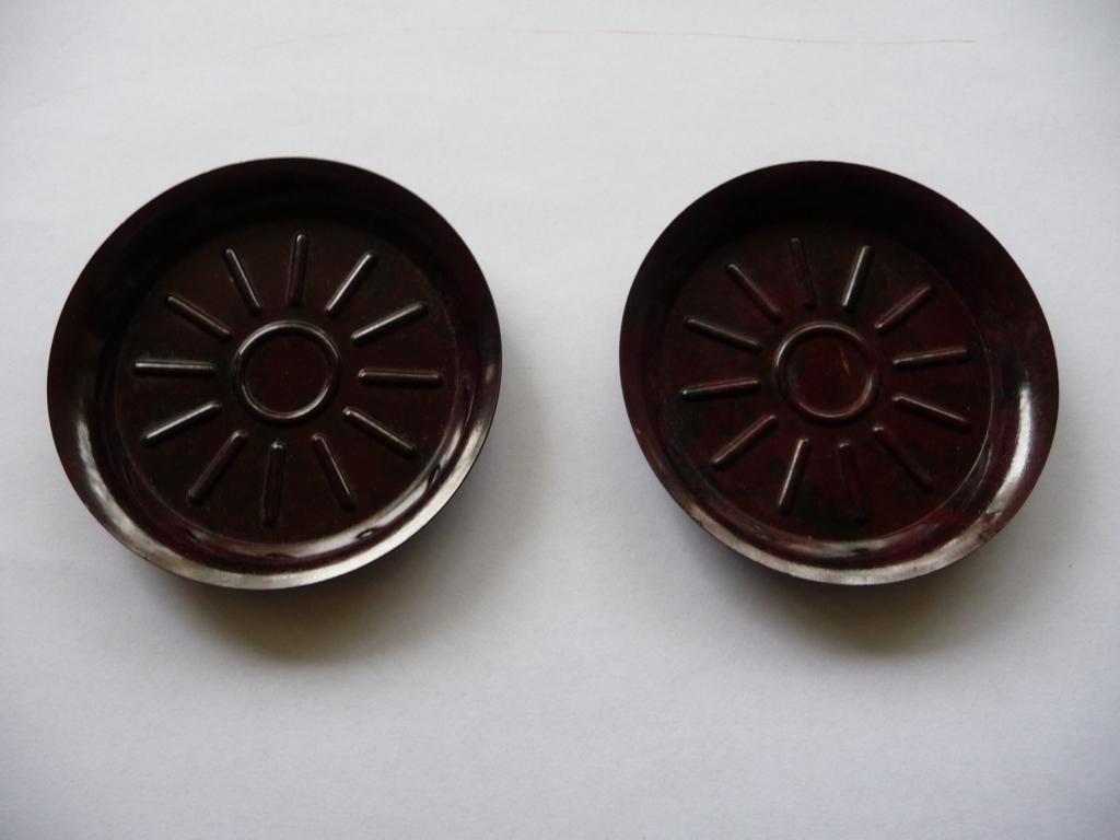 2 bakelieten ONDERZETTERS, diameter 7cm 50-er jaren, Ophalen of Verzenden