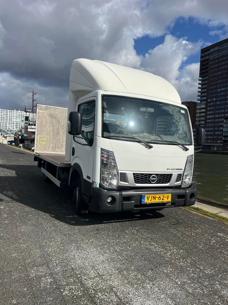 Nissan Cabstar (dubbellucht, NT400), Auto's, Voorwielaandrijving, Euro 5, Zwart, 2585 kg