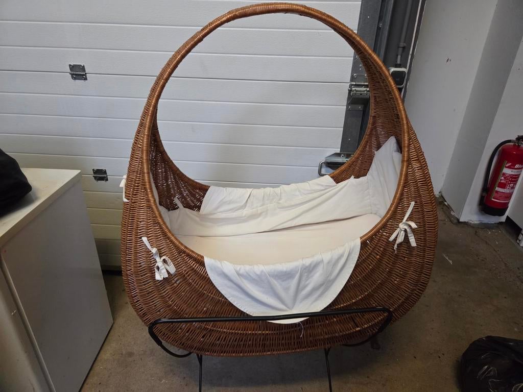 Celine rieten wieg met onderstel, Ophalen of Verzenden, Zo goed als nieuw, Wieg