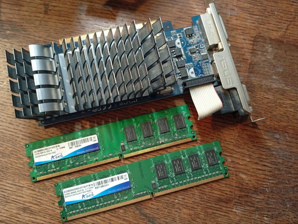 Asus EN210 Silent graphics card & DDr2 RAM modules, Computers en Software, Videokaarten, Ophalen of Verzenden, Gebruikt, Overige soorten