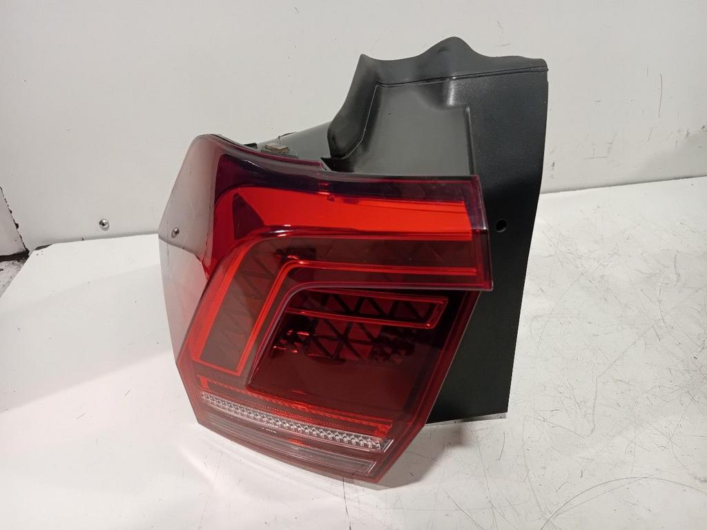 Achterlicht links buiten Volkswagen Tiguan, Onderdelen@venauto.nl, Van der Ven Autorecycling B.V., Gebruikt, Ettenseweg 76, 4706 PB Roosendaal, The Netherlands