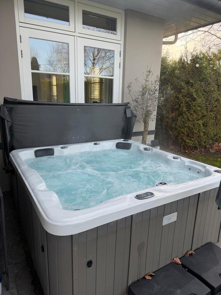 Pure Spa bubbelbad 4 personen 200 x 200, Ophalen, Gebruikt, Afdekzeil, Vast