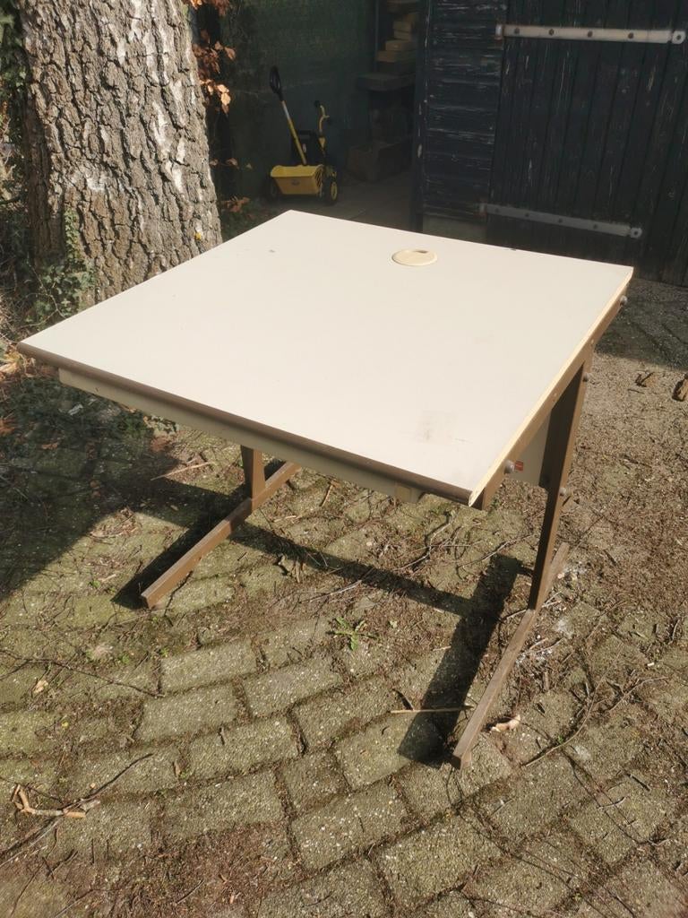 Gratis Oude computer tafel met uitschuifbaar toetsenbordblad, Ophalen, Gebruikt