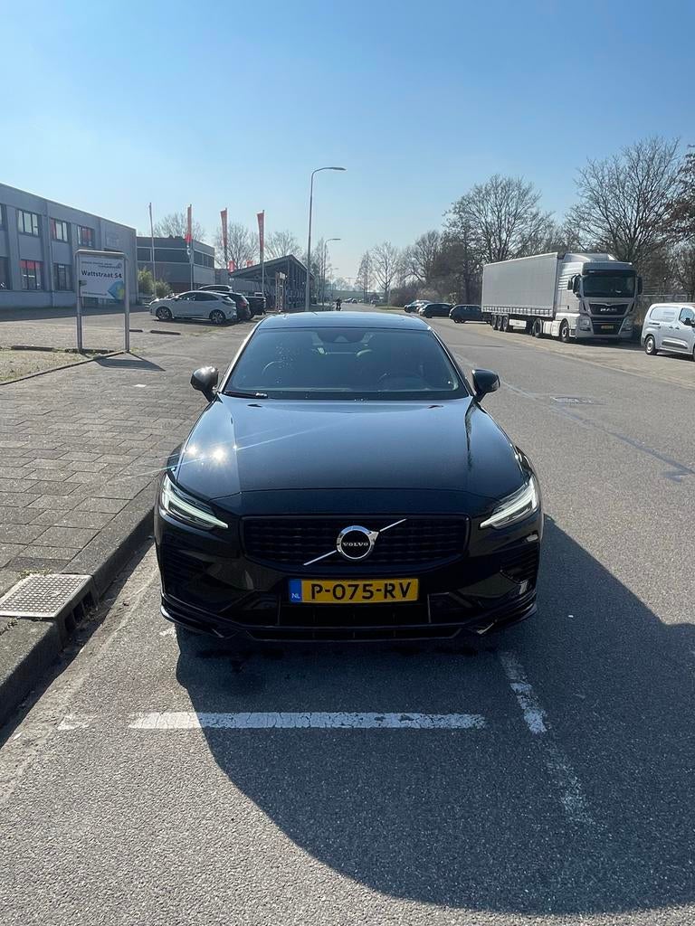 Volvo S60 T6 Twin Engine AWD 340pk Geartronic 2022 Heico, Automaat, Zwart, S60, Zwart
