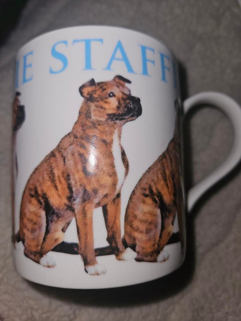Staffie mok - The Leonardo Collection - Fine China, Huis en Inrichting, Ophalen of Verzenden, Zo goed als nieuw