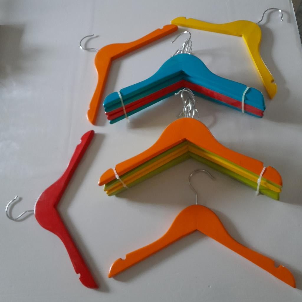 Fleurige houten kinderhangers (15 stuks), Ophalen of Verzenden, Zo goed als nieuw, Kapstokje