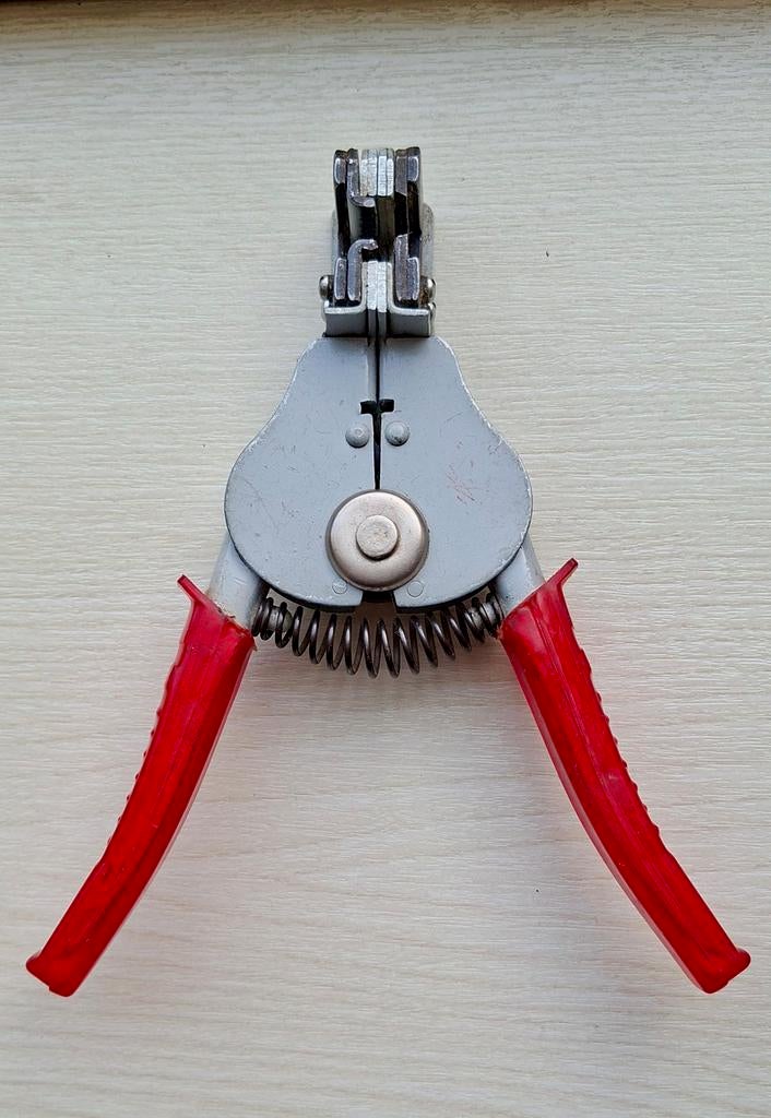 Striptang -automatisch - Gebruikt maar werkt goed, Doe-het-zelf en Verbouw, Gereedschap | Handgereedschap, Ophalen of Verzenden