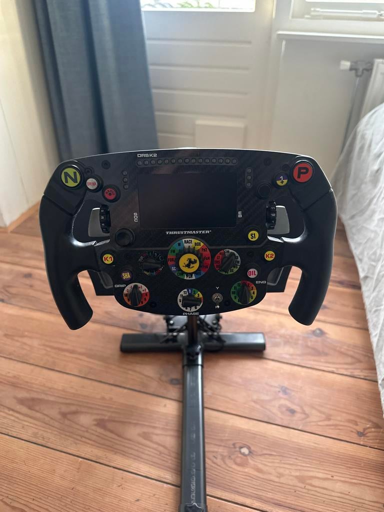 Playseat Evolution met Thrustmaster T300 & Ferrari F1 Stuur, Ophalen, 1 speler, Racen en Vliegen, Zo goed als nieuw