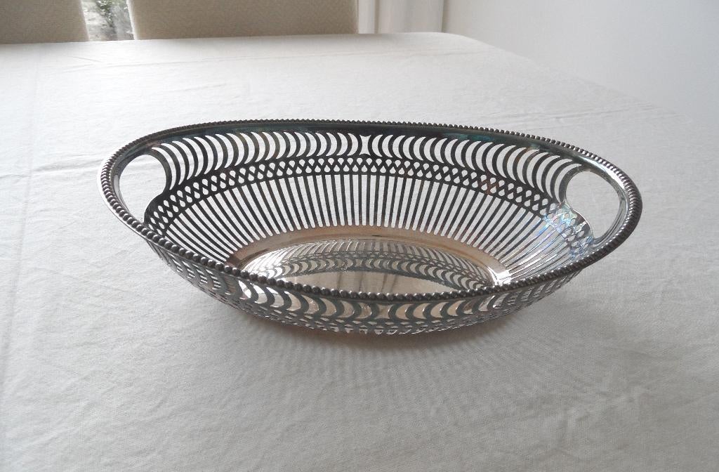 1 keltum,VKB, verzilverde / brood schaal zie foto's, Ophalen of Verzenden