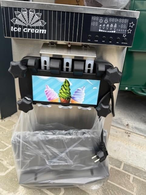 Softijs machine, Ophalen, Nieuw, Zelfvriezend