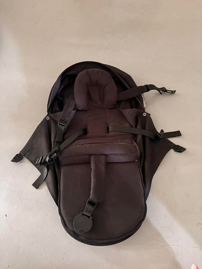 Babyzen Yoyo bassinet + regen cover + muggennet, Ophalen of Verzenden, Zo goed als nieuw
