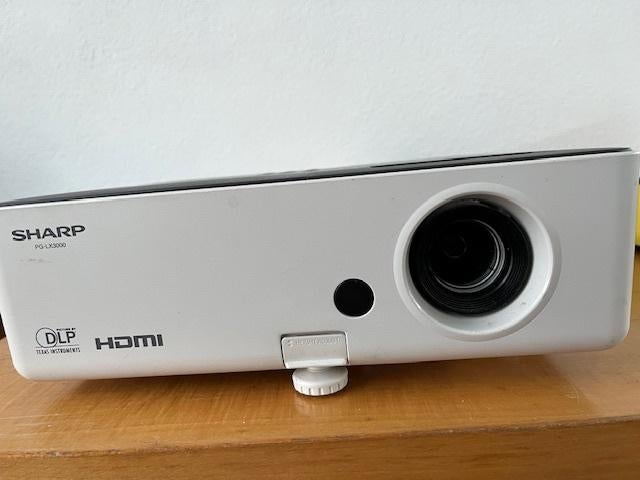 Sharp beamer PG-LX3000, Audio, Tv en Foto, Beamers, Ophalen of Verzenden, Zo goed als nieuw, LED, Sharp