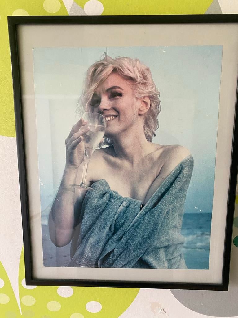 Marilyn Monroe ingelijste foto's, Ophalen