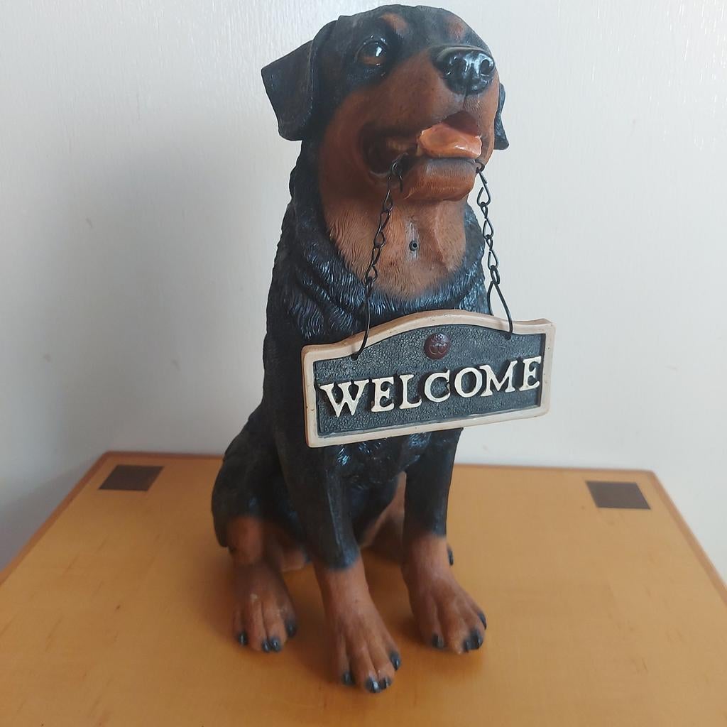 Rottweiler beeld met 'Welcome' bordje, Ophalen of Verzenden