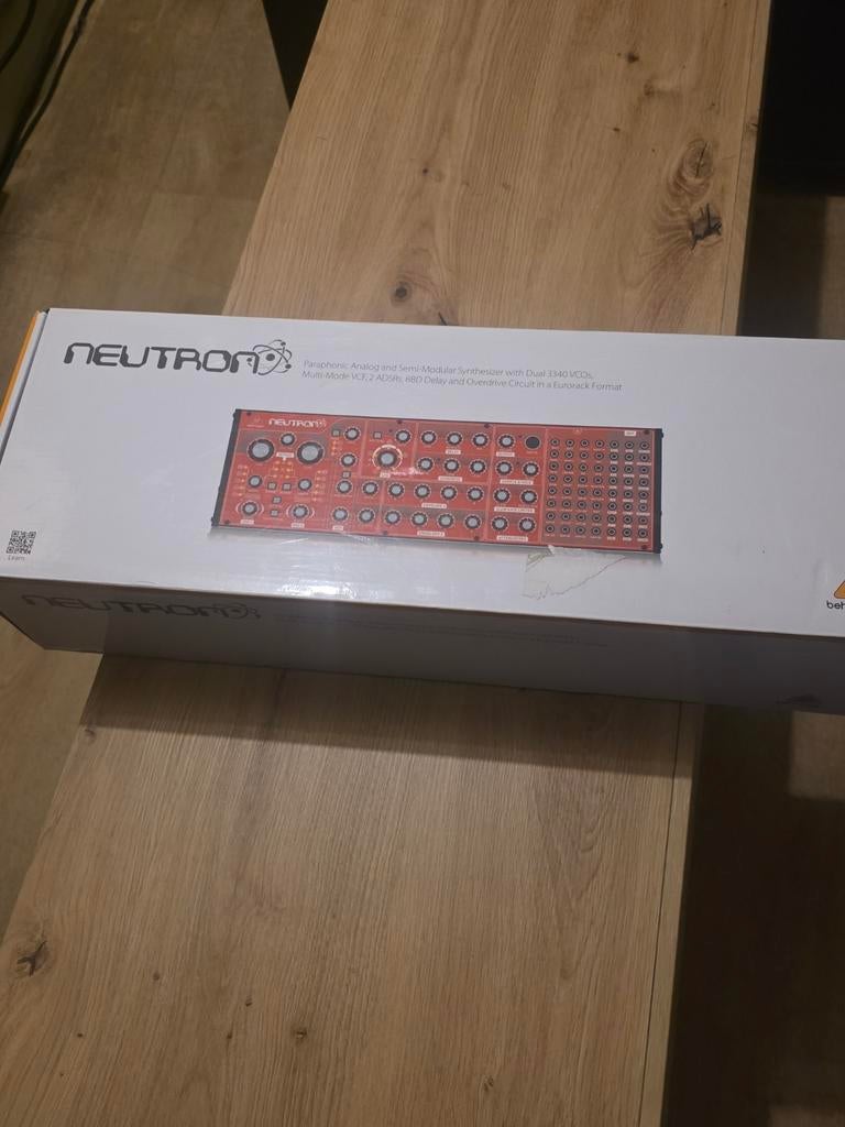 Behringer neutron, Muziek en Instrumenten, Ophalen of Verzenden, Zo goed als nieuw, Overige aantallen, Overige merken