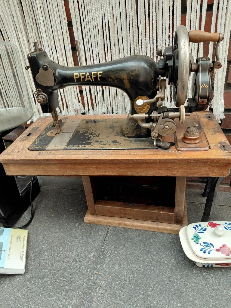 Oude Pfaff hand naaimachine, Ophalen of Verzenden