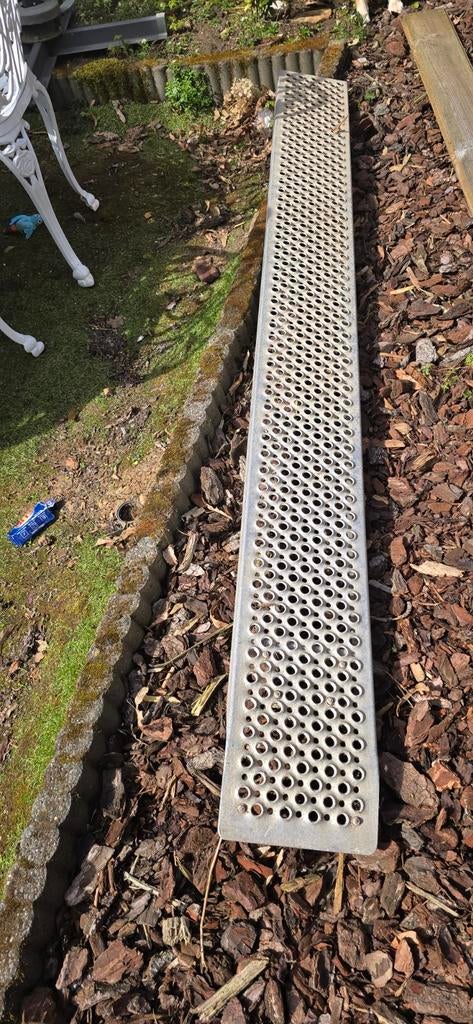 Aluminium rijplaat met gaten, Ophalen