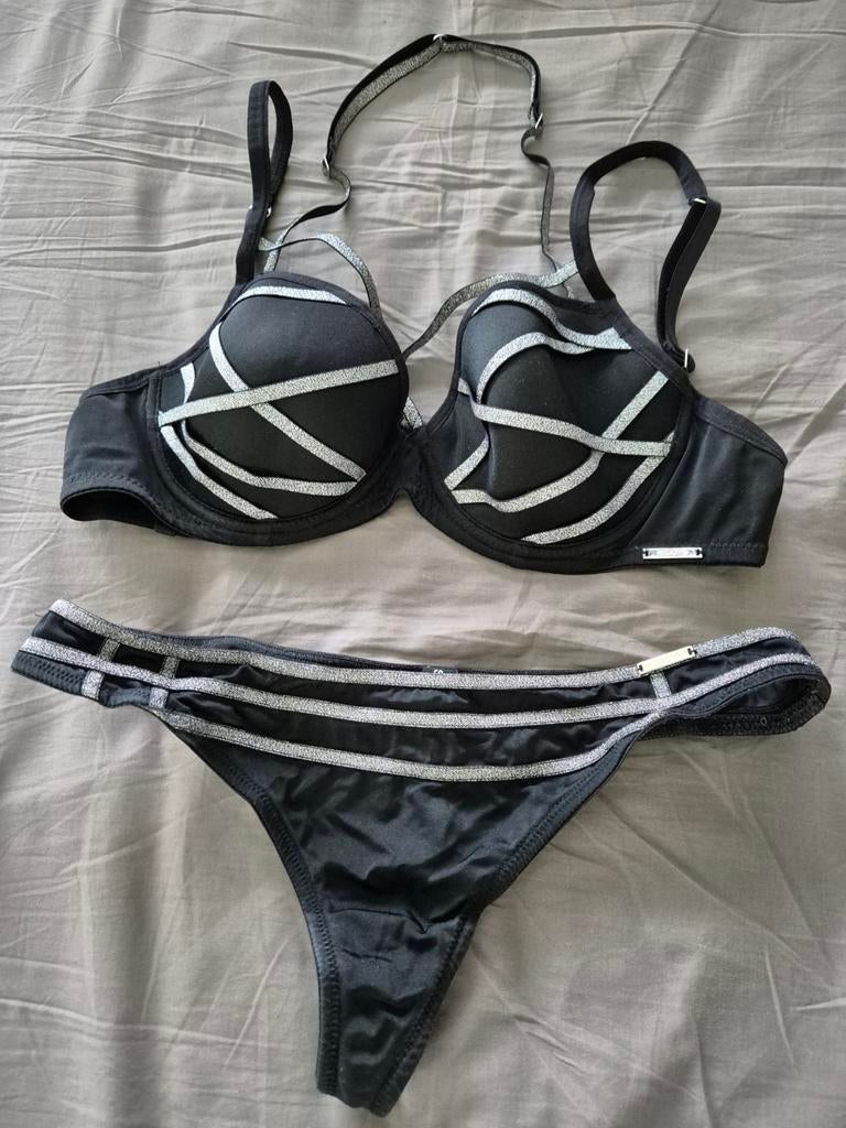 Lingeriesetje Sapph voorgevormde bh en bijpassende string, Sapph, Verzenden, Zwart, Overige typen