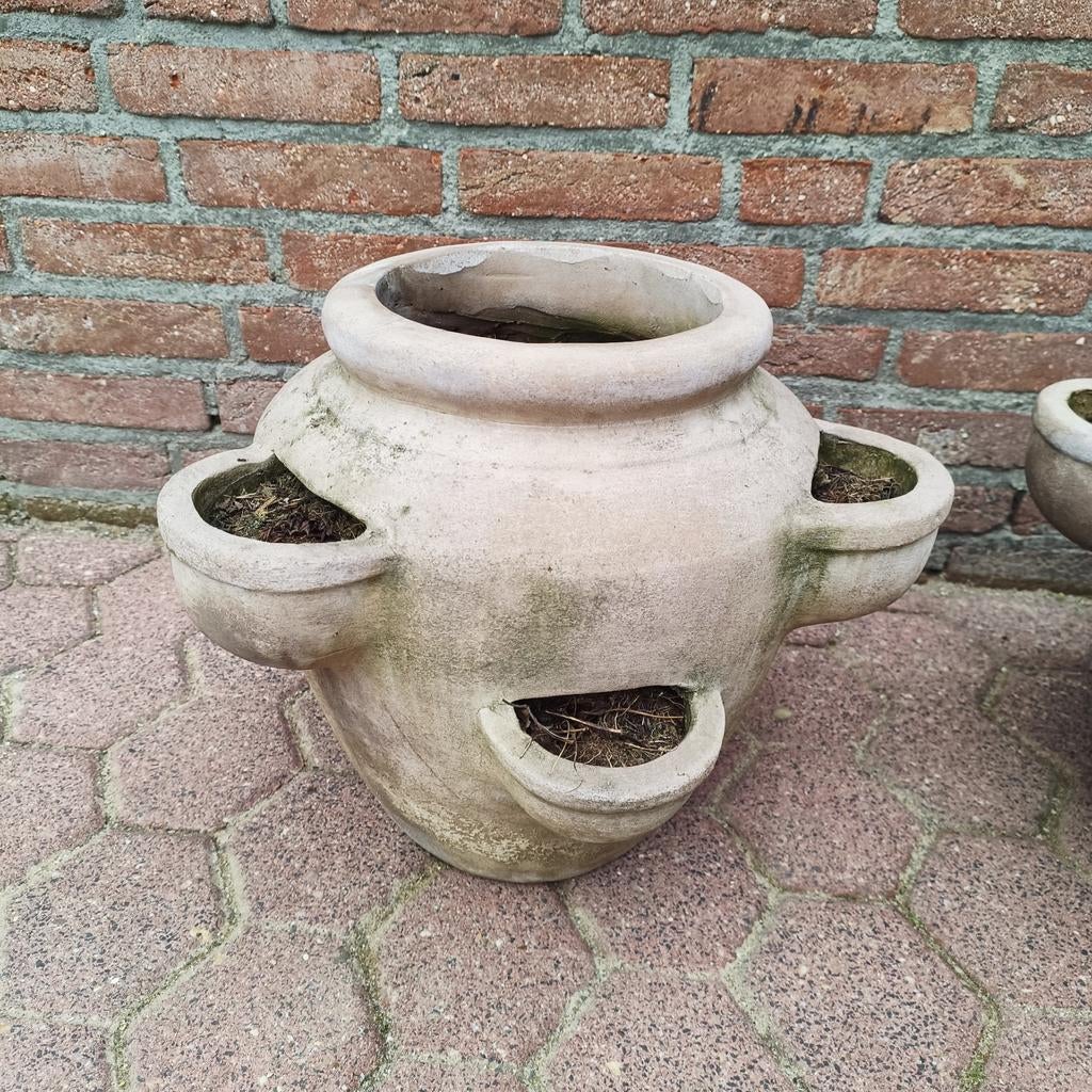 2 grote aardbei potten. Hoogte 35cm. €20,- p.s., Tuin en Terras, Ophalen, Rond, Minder dan 25 cm, Minder dan 40 cm
