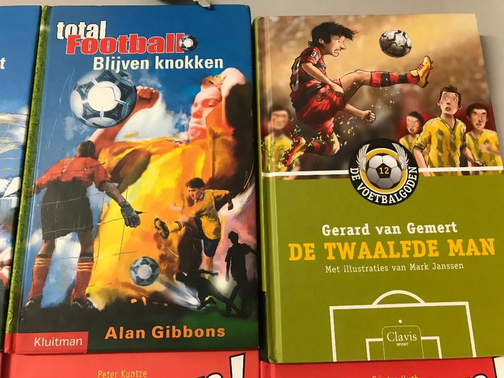 T.K. Total Footbal , Scoren en andere voetbalboeken kinderen, Ophalen of Verzenden, Gelezen, Fictie algemeen