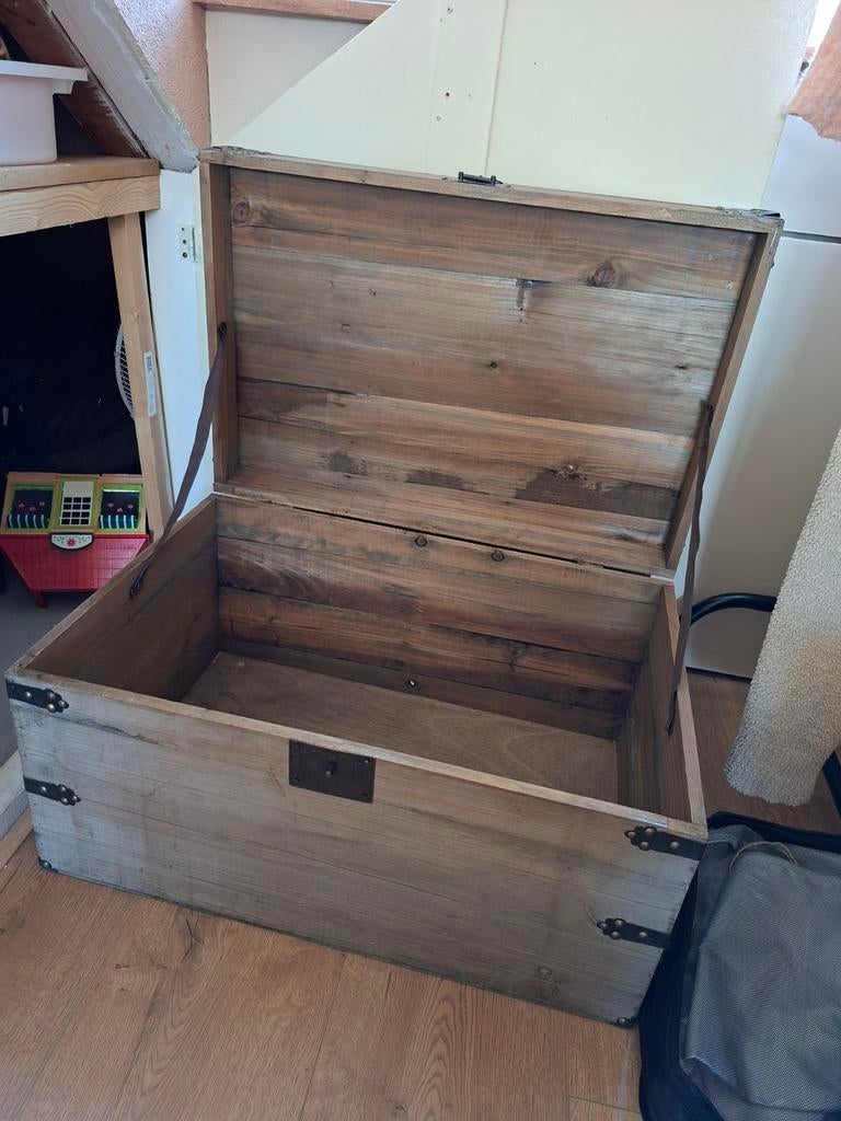 Vintage houten kist met metalen beslag, Gebruikt, 100 tot 150 cm, 50 tot 75 cm, 100 tot 125 cm