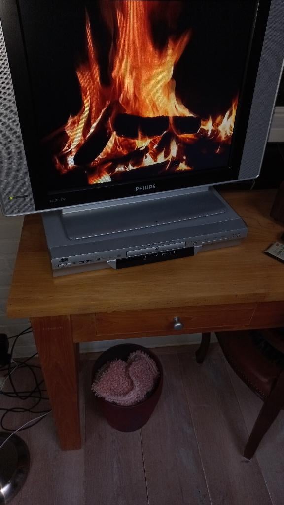 JVC dvd speler en Philips TV met afstandbedieningen zie foto, JVC, Draagbaar, Zo goed als nieuw, Ophalen