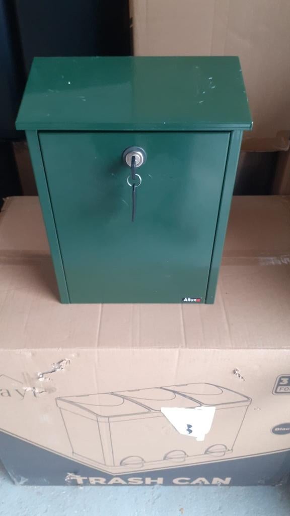 GROENE BRIEVENBUSSEN 50 stuks OP PALLET MET SLEUTEL, Ophalen of Verzenden, Staal, Brievenbusklep, A