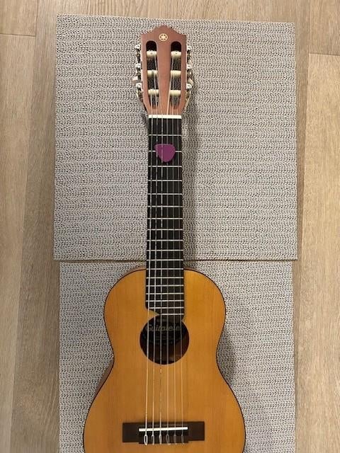 muziekinstrument Yamaha GL1 Guitalele 6-snarig, Instrument, Guitalele, Ophalen of Verzenden, Zo goed als nieuw