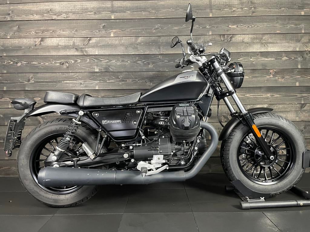 Moto Guzzi V9 BOBBER MATT NERO ESSENZIALE E5 (bj 2022), Bedrijf, Meer dan 35 kW, Overig, 850 cc
