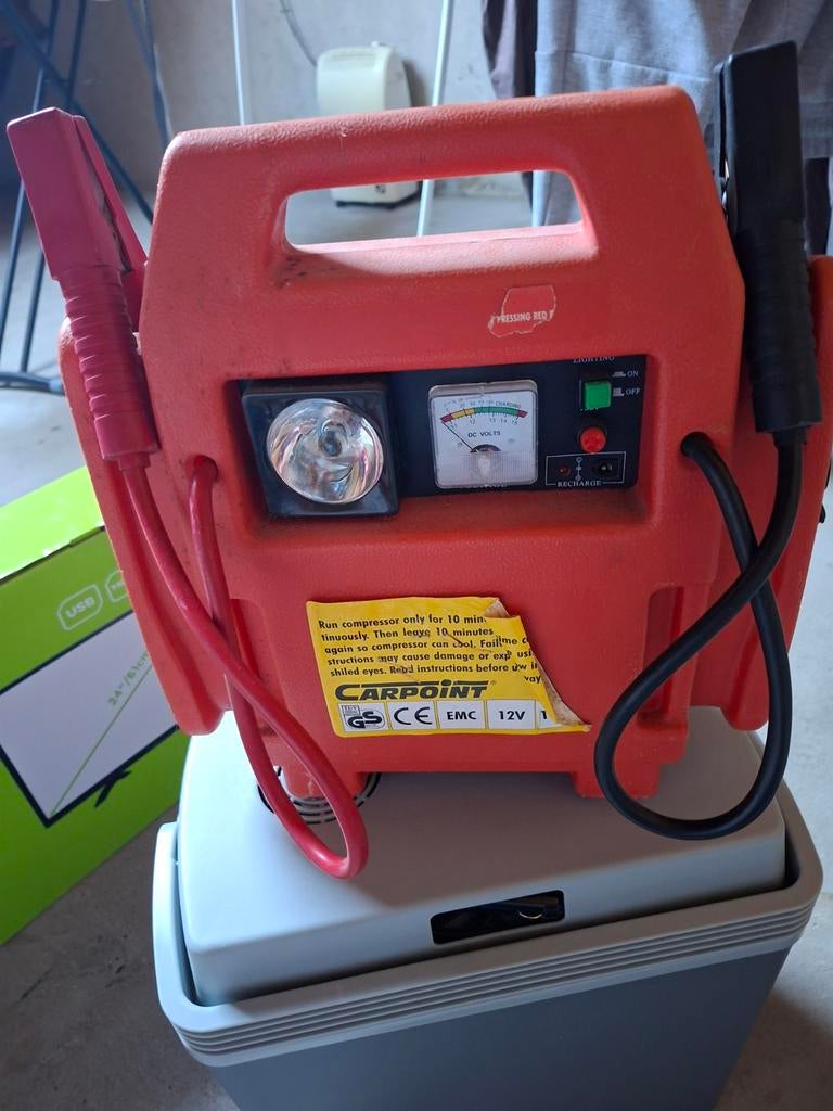 Carpoint jumpstarter met lamp, Auto diversen, Jumpstarters, Ophalen of Verzenden