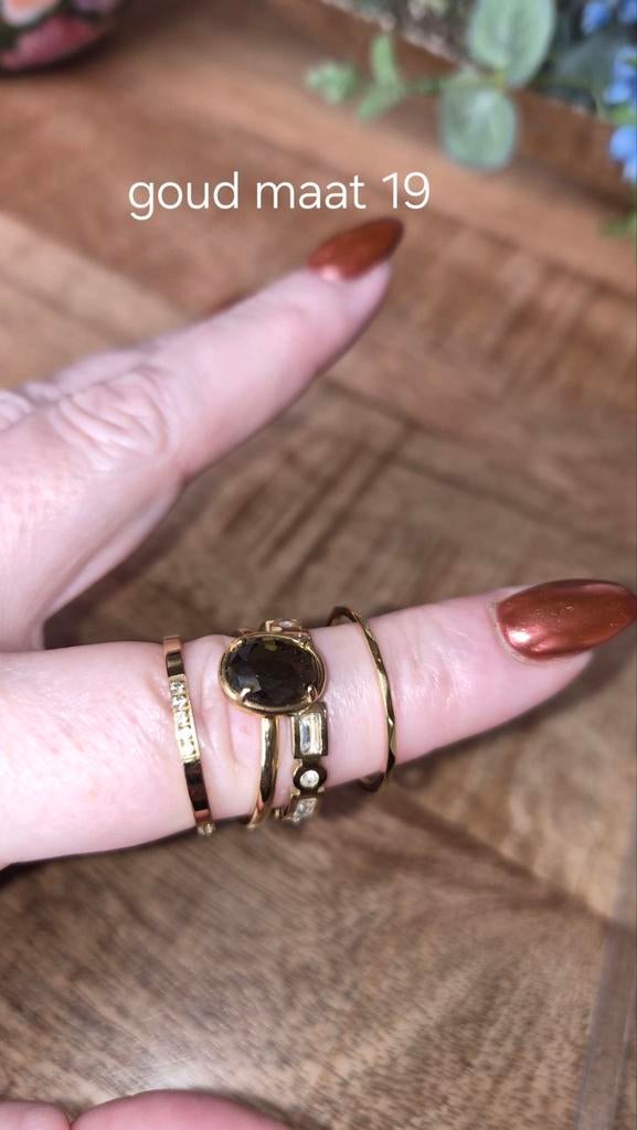 Ixxxi ringen, 19 tot 20, Ophalen of Verzenden, Zo goed als nieuw, Dame