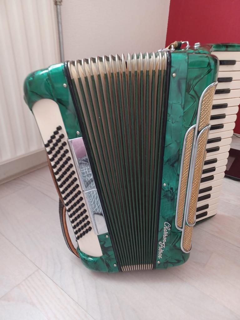 Mooie accordeon Charron Freres, Muziek en Instrumenten, Gebruikt, Met riemen, 80-bas, Toetsaccordeon