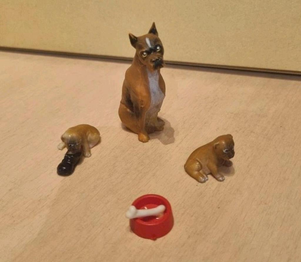 Miniatuur hond met pups en voerbak Poppenhuis Lundby, Ophalen of Verzenden, Zo goed als nieuw, Poppenhuis