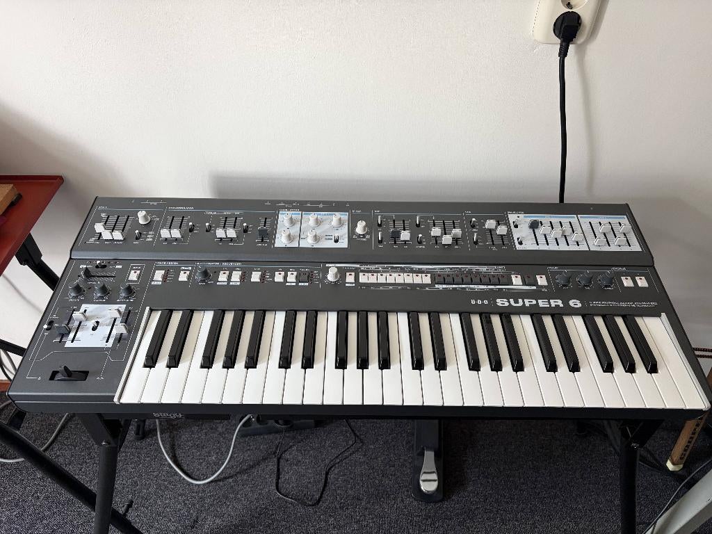 UDO Super 6 keyboard + Flightcase, Muziek en Instrumenten, Synthesizers, Zo goed als nieuw, 49 toetsen, Overige merken, Met koffer of flightcase