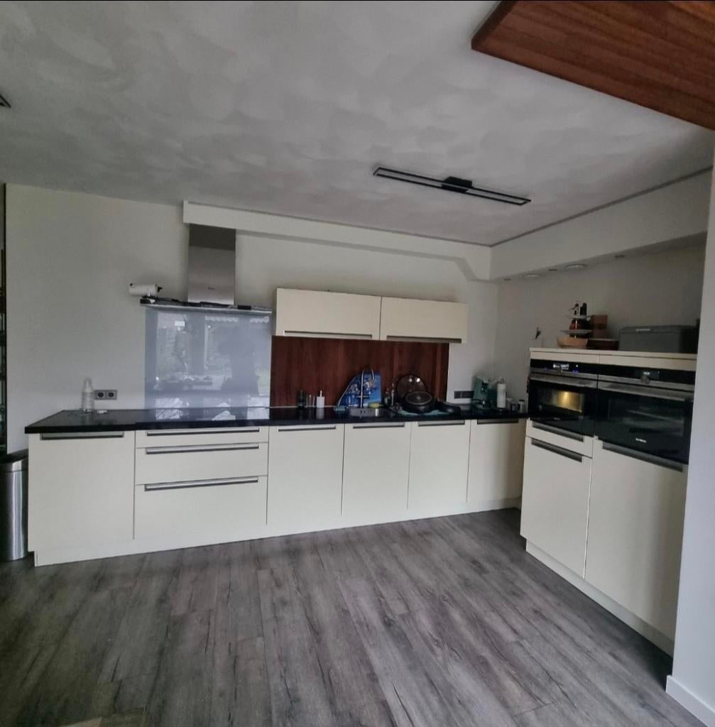 Keuken zonder inbouwapparatuur met composiet blad, Ophalen, Gebruikt, Overige typen, Crème